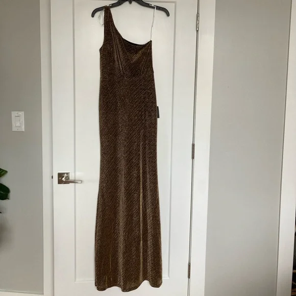 Lulu’s one shoulder dress - Picture 2 of 5